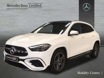 Usado Mercedes GLA200 AMG line 151 CV (111 kW) 2023 Blanco polar SUV