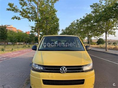 Usado VW Multivan Startline 140 CV (102 kW) 2010 Amarillo Monovolumen