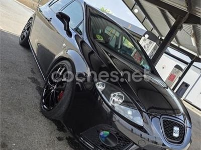 Usado Seat Leon Sport 140 CV (102 kW) 2005 Negro Utilitario