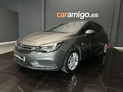Usado Opel Astra Selective 125 CV (91 kW) 2018 Gris / plata Berlina