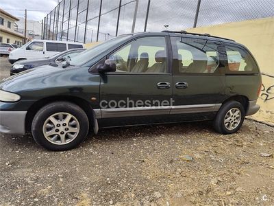 Usado Chrysler Voyager 115 CV (84 kW) 1999 Verde Monovolumen