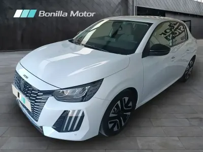 Usado Peugeot 208 Allure 100 CV (73 kW) 2024 Blanco Utilitario