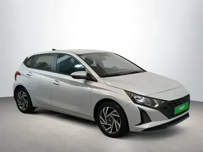 Usado Hyundai i20 84 CV (61 kW) 2024 Gris Utilitario