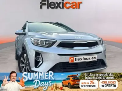 Usado Kia Stonic 84 CV (61 kW) 2022 Gris SUV