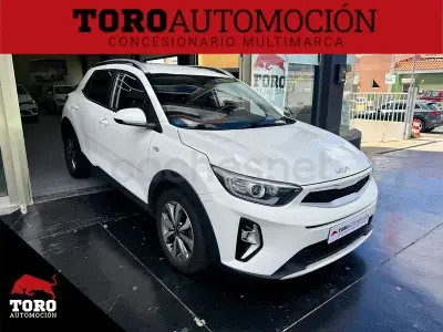 Usado Kia Stonic 100 HP (73 kW) 2023 Branco SUV