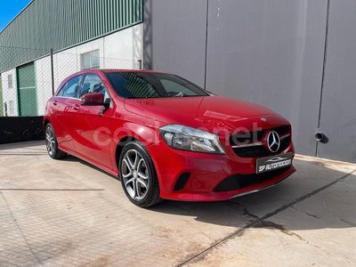Usado Mercedes A180 109 CV (80 kW) 2017 Rojo Berlina