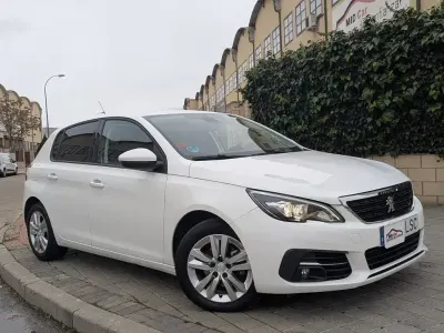 Usado Peugeot 308 Allure 130 CV (95 kW) 2021 Blanco Berlina