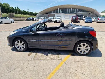 Usado Peugeot 207 CC 120 CV (88 kW) 2009 Negro Descapotable