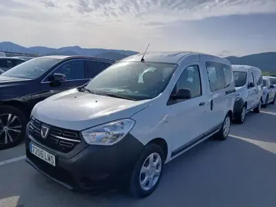 Usado Dacia Dokker Essentiel 109 CV (80 kW) 2021 Blanco Monovolumen
