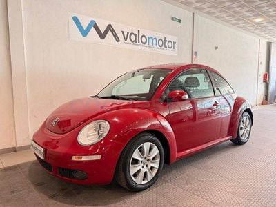 Begagnad VW New Beetle 105 HK (77 kW) 2007 Röd Halvkombi