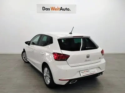 Usado Seat Ibiza FR 115 CV (84 kW) 2025 Blanco Utilitario