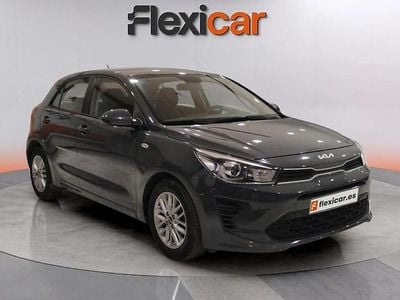 Usado Kia Rio 84 CV (61 kW) 2022 Gris Utilitario