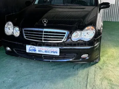 Usado Mercedes C220 Elegance 150 CV (110 kW) 2005 Negro Berlina