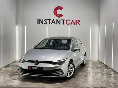 Usado VW Golf VIII Life 110 CV (80 kW) 2021 Gris / plata Berlina