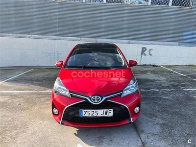 Usado Toyota Yaris Hybrid Advance 100 CV (73 kW) 2017 Rojo Berlina