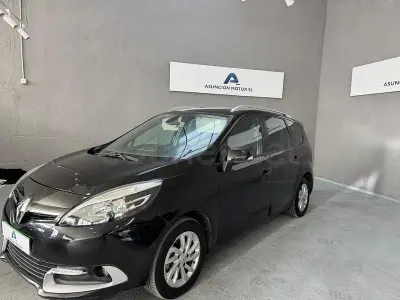 Usado Renault Grand Scénic Bose Edition 130 CV (95 kW) 2015 Negro Monovolumen