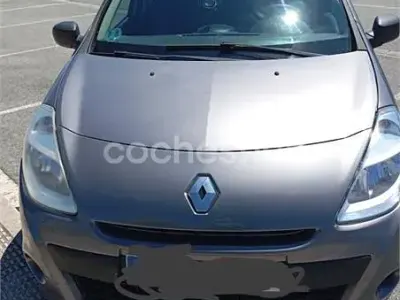 Usado Renault Clio II Authentique 75 CV (55 kW) 2010 Marrón Berlina