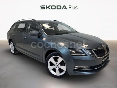 Gris / plata Usado 2020 Skoda Octavia Style Familiar | 17.700 € (Precio justo)