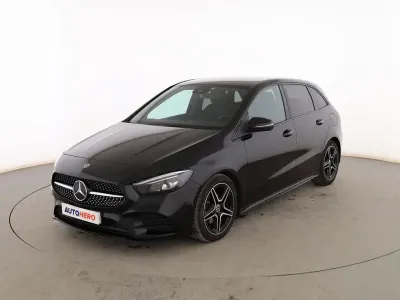 Usado Mercedes B180 AMG line 116 CV (85 kW) 2022 Negro Utilitario