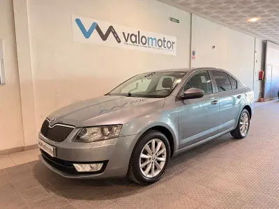Usado Skoda Octavia Elegance 150 CV (110 kW) 2013 Gris / plata Berlina