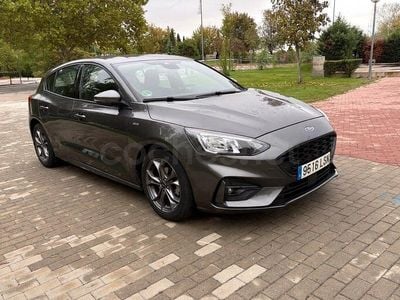 Usado Ford Focus ST-Line 120 CV (88 kW) 2021 Gris / plata Berlina
