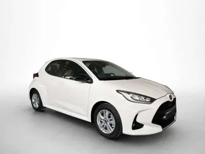 Używany Mazda 2 Comfort 116 KM (85 kW) 2023 Biały Hatchback