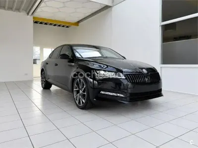 Usado Skoda Superb SportLine 200 CV (147 kW) 2022 Negro Berlina