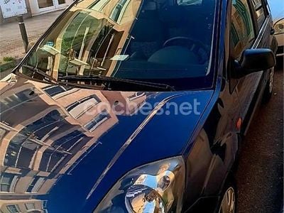 Usado Ford Fiesta Ambiente 70 CV (51 kW) 2007 Azul Utilitario