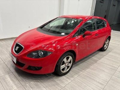 Usado Seat Leon Reference 105 CV (77 kW) 2009 Rojo Utilitario