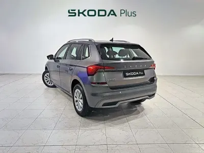 Usado Skoda Kamiq Selection 115 CV (84 kW) 2025 Gris / plata SUV