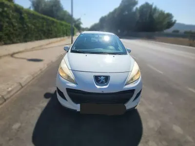 Usado Peugeot 207 73 CV (53 kW) 2010 Blanco Berlina