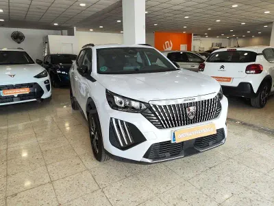 Usado Peugeot 2008 Allure 100 CV (73 kW) 2025 Blanco SUV