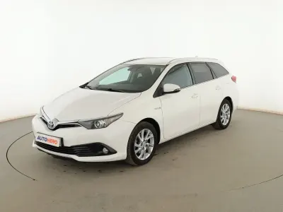 Usado Toyota Auris Touring Sports Active 136 CV (100 kW) 2016 Blanco Familiar