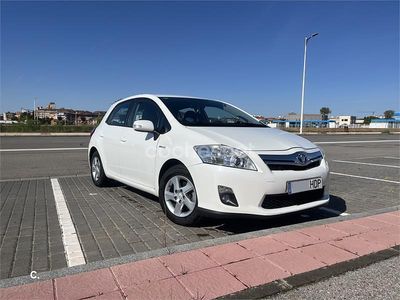 Käytetty Toyota Auris Hybrid Active 135 HP (99 kW) 2011 Valkoinen Sedan