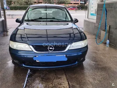 Usado Opel Vectra 100 CV (73 kW) 2000 Azul Berlina