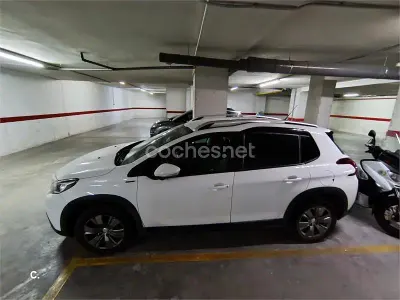 Usado Peugeot 2008 Signature Sky 100 CV (73 kW) 2019 Blanco SUV