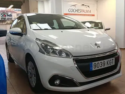 Usado Peugeot 208 Allure 100 CV (73 kW) 2019 Blanco Utilitario