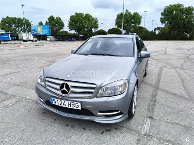 Usado Mercedes C180 Avantgarde 156 CV (114 kW) 2011 Gris / plata Berlina