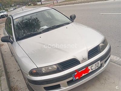 Usado Mitsubishi Carisma Comfort Edition 102 CV (75 kW) 2003 Gris / plata Berlina
