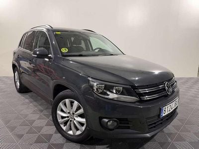 Käytetty VW Tiguan 140 HP (102 kW) 2014 Harmaa Katumaasturi