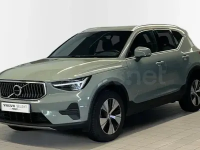 Usado Volvo XC40 Core 211 CV (155 kW) 2023 Verde SUV