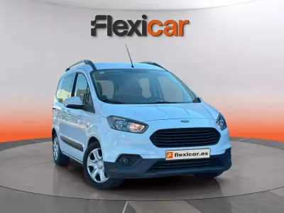 Usado Ford Tourneo Courier Ambiente 75 CV (55 kW) 2019 Blanco Monovolumen