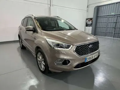 Usado Ford Kuga Vignale 180 CV (132 kW) 2019 Beige SUV
