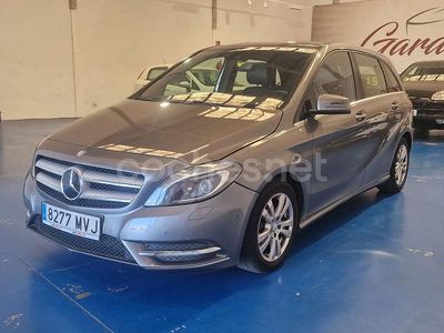Usado Mercedes B180 109 CV (80 kW) 2012 Gris / plata Monovolumen