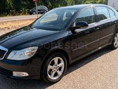 Usado Skoda Octavia Active 105 CV (77 kW) 2013 Negro Berlina