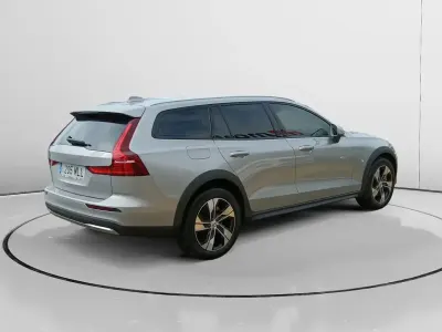 Käytetty Volvo V60 Core 197 HP (144 kW) 2023 Harmaa Farmari