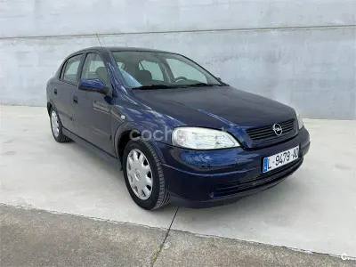 Usado Opel Astra Comfort 100 CV (73 kW) 1998 Azul Berlina