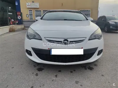 Usado Opel Astra GTC Sportive 130 CV (95 kW) 2013 Blanco Berlina