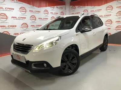 Usado Peugeot 2008 Style 100 CV (73 kW) 2015 Blanco SUV