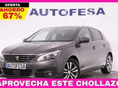 Usado Peugeot 308 Allure 130 CV (95 kW) 2019 Gris / plata Berlina